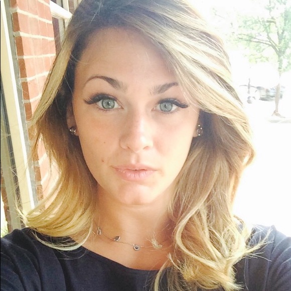 Meet your posher , Ashley - Picture 2 of 7